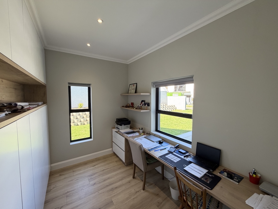 4 Bedroom Property for Sale in Kingswood Golf Estate Western Cape